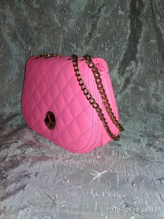 Стёганая сумочка на цепочке в стиле Шанель, розового цвета. Внутри тканевая подк. . фото 2