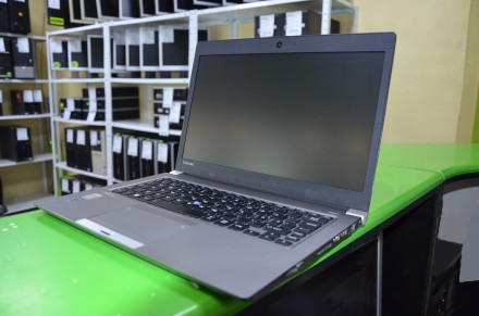 Тонкий легкий ноутбук в металлическом корпусе с матовой матрицей TOSHIBA PORTEGE. . фото 3