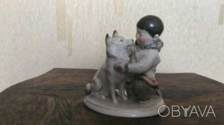 Статуэтка "Мальчик-якут с собакой", ЛФЗ, фарфор, роспись, золочение,.
Скульптор. . фото 1