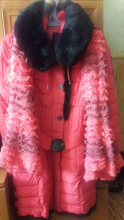 Продам женский пуховик, пальто-куртку нежно-кораллового цвета с капюшоном и шарф. . фото 3