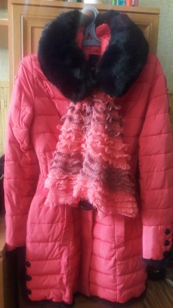 Продам женский пуховик, пальто-куртку нежно-кораллового цвета с капюшоном и шарф. . фото 4