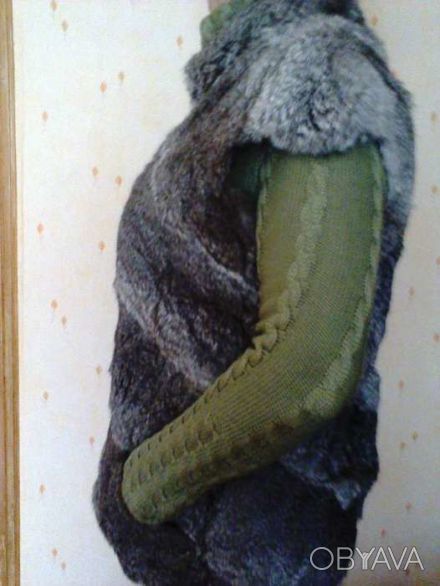 продам жилет из меха натурального кроля серого цвета с воротом стойка застежка з. . фото 1