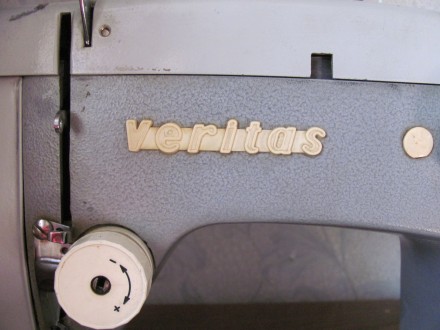 Швейная машина с ножным приводом марки Veritas.

В хорошем рабочем состоянии,в. . фото 4