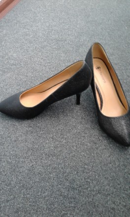 Терміново продам чорні модельні жіночі туфельки 39 розміру не на широку ніжку. К. . фото 7