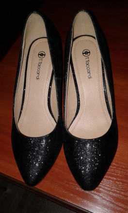 Терміново продам чорні модельні жіночі туфельки 39 розміру не на широку ніжку. К. . фото 3