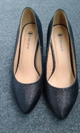 Терміново продам чорні модельні жіночі туфельки 39 розміру не на широку ніжку. К. . фото 4