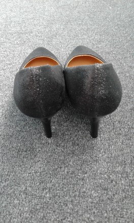 Терміново продам чорні модельні жіночі туфельки 39 розміру не на широку ніжку. К. . фото 5