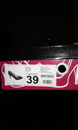 Терміново продам чорні модельні жіночі туфельки 39 розміру не на широку ніжку. К. . фото 2