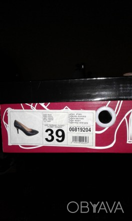 Терміново продам чорні модельні жіночі туфельки 39 розміру не на широку ніжку. К. . фото 1