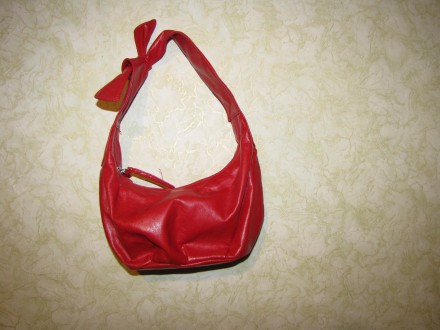 Аккуратные маленькие  женские сумочки черного и красного цвета. . фото 4