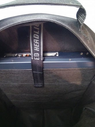 Вместительный мужской городской рюкзак, с плотной рюкзачной непромокаемой ткани.. . фото 3