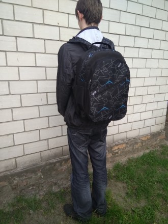 Вместительный мужской городской рюкзак, с плотной рюкзачной непромокаемой ткани.. . фото 4