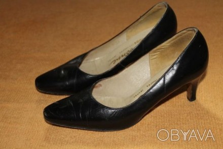 Черные туфли на небольшом каблуке 36 размера. Ношеные, но в нормальном состоянии. . фото 1