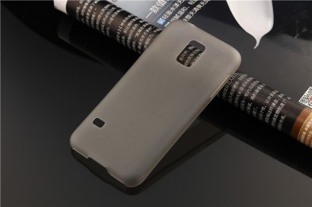 Чехол (бампер) ультратонкий 0,3мм OZAKI для:
***
- Samsung Galaxy S5 Mini G800. . фото 5