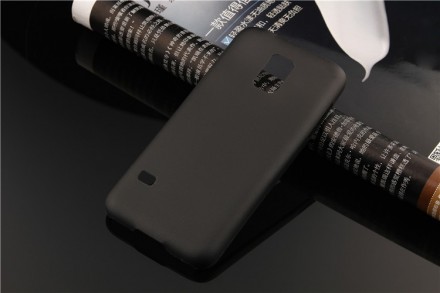 Чехол (бампер) ультратонкий 0,3мм OZAKI для:
***
- Samsung Galaxy S5 Mini G800. . фото 3