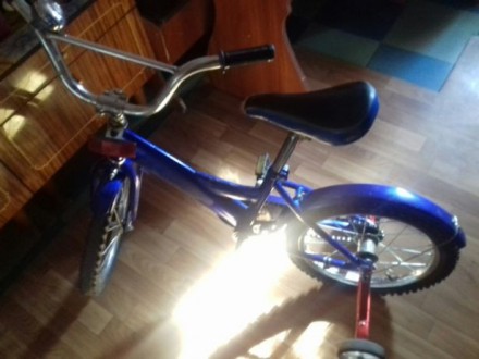продам велосипед детский на ходу переднее колесо лысоватое. . фото 2