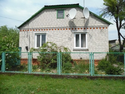 Продам дом в городе Корюковка. Дом деревянный, обложенный кирпичом. В доме 4 ком. . фото 2