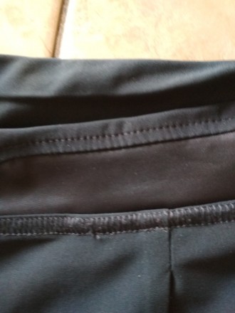 Продам фирменные стрейчевые  брюки, вверху на шнурке, внизу штаны собраны в манж. . фото 4