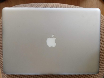 Apple MacBook Pro A1286 модельного ряду Mid 2009 у гарному стані. Зовнішній стан. . фото 5