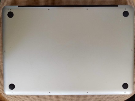 Apple MacBook Pro A1286 модельного ряду Mid 2009 у гарному стані. Зовнішній стан. . фото 6