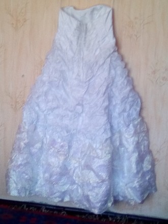 Продам красивое свадебное платье белого цвета, размер: 46-48.  Одевалось один ра. . фото 7