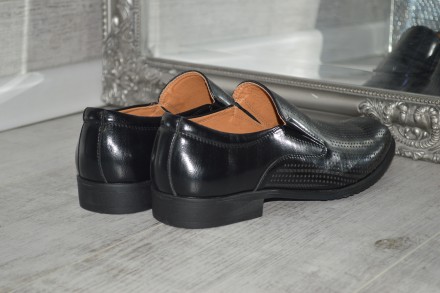 Мужские туфли с перфорацией, по супер цене.
Туфли выполнены из кожзама с перфор. . фото 6