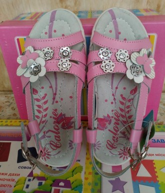 Новые кожаные сандалии босоножки на девочку торговой марки CALORIE розового цвет. . фото 3