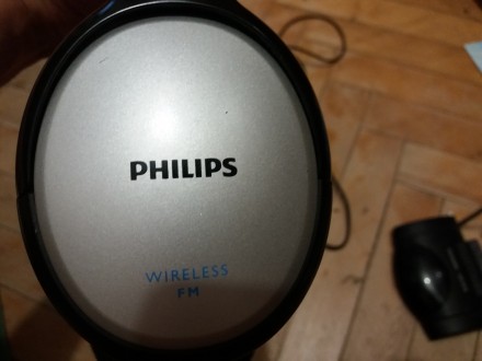 Продаю беспроводные стереонаушники Philips.
Наушники могут подключаться к телев. . фото 4