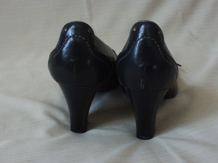 Туфли с пряжкой Esprit черного цвета
Указан 39 р.
Длина стельки 25.3 см
Ширин. . фото 7