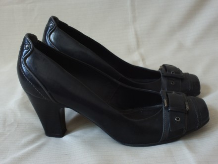 Туфли с пряжкой Esprit черного цвета
Указан 39 р.
Длина стельки 25.3 см
Ширин. . фото 3