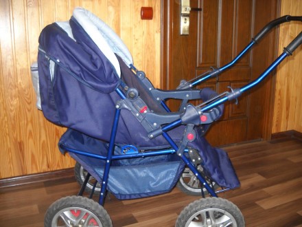 Детская коляска трансформер в отличном состоянии.. . фото 4