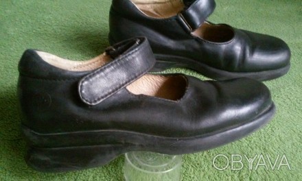 туфли черные кожанные ,очень удобно регулируютса на липучке. . фото 1