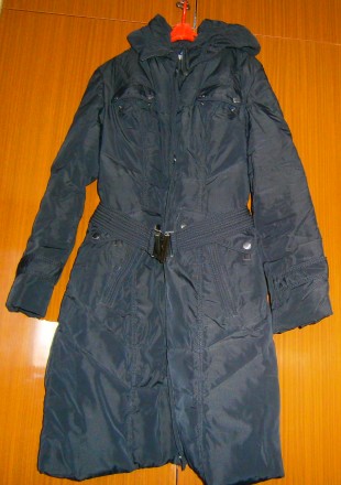 Продам легкое теплое  красивое пальто черного цвета  48размер. 70%-пух, 30%-перо. . фото 2