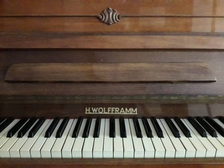 Продам шикарное немецкое пианино "H.WOLFFRAMM" 

Инструмент в прекрасном состо. . фото 3