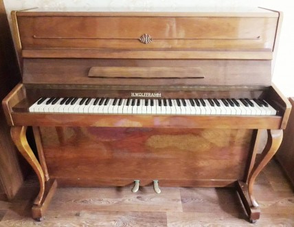 Продам шикарное немецкое пианино "H.WOLFFRAMM" 

Инструмент в прекрасном состо. . фото 2