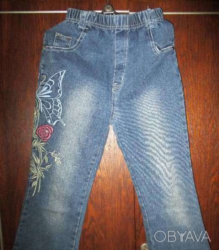 джинсы на девочку 8-10 лет в очень хорошем состоянии,одевались совсем мало.на та. . фото 1