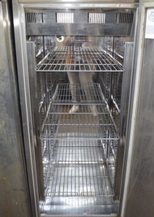 Продам шкаф холодильный  бу Zanussi RS06P41F из нержавеющей стали.  Холодильный . . фото 2