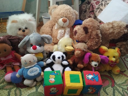Є багато різних іграшок: великий ведмедик співає пісеньку. Котик Chicco!  Собачк. . фото 5