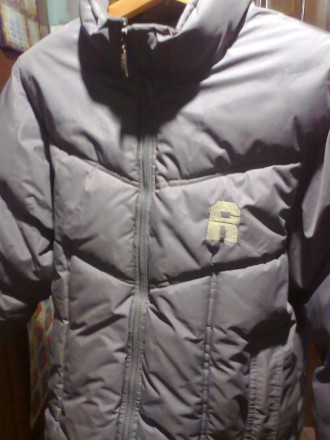 Продам зимнюю куртку (пуховик) размер S, болотного цвета на мальчишку возрастом . . фото 3