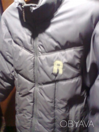 Продам зимнюю куртку (пуховик) размер S, болотного цвета на мальчишку возрастом . . фото 1