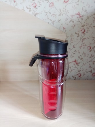 Пластиковая бутылочка для воды с двойным дном (эффект термоса). Емкость - 0,5л. . . фото 2