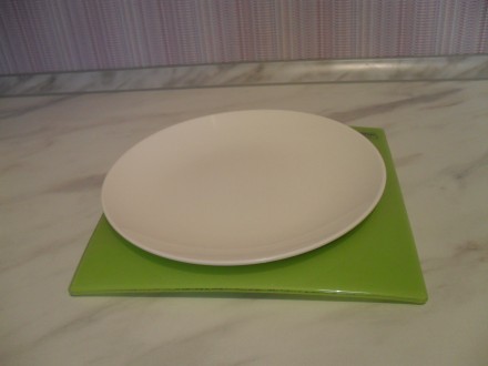 Тарелка на подставке, в коробке, размер подставки 21,5*21,5 см диаметр тарелки 2. . фото 4