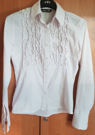 Белая стрейчевая блуза CKA-ly.Размер 44. По замерам: длина 57/35 см, ПОГ – 42,5 . . фото 3