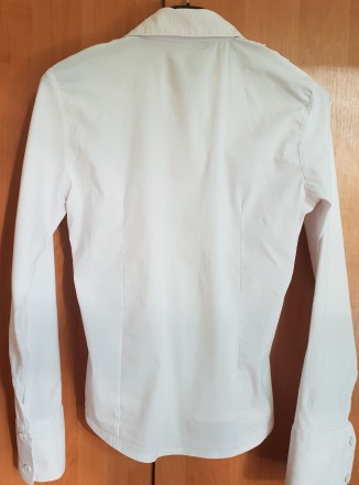 Белая стрейчевая блуза CKA-ly.Размер 44. По замерам: длина 57/35 см, ПОГ – 42,5 . . фото 4