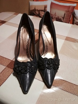 Продам женские туфли (классика) из натуральной кожи, чёрного цвета, спереди туфл. . фото 4