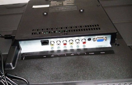 LCD LED Телевизор Comer 32" Изогнутый Smart TV, WiFi, 1Gb Ram, 4Gb Rom, T2, USB . . фото 6