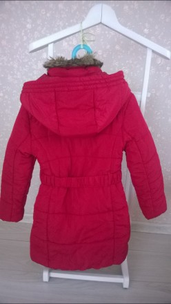 Продається червона курточка Mayoral для дівчинки у відмінному стані, комір та ка. . фото 3
