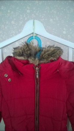 Продається червона курточка Mayoral для дівчинки у відмінному стані, комір та ка. . фото 4