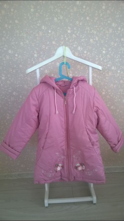 Продається зимова курточка, рожевого кольору для дівчинки у відмінному стані, рі. . фото 3