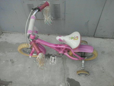Велосипед для девочки, удобная посадка, оснащен крыльям, ручным тормозом.
Допол. . фото 6